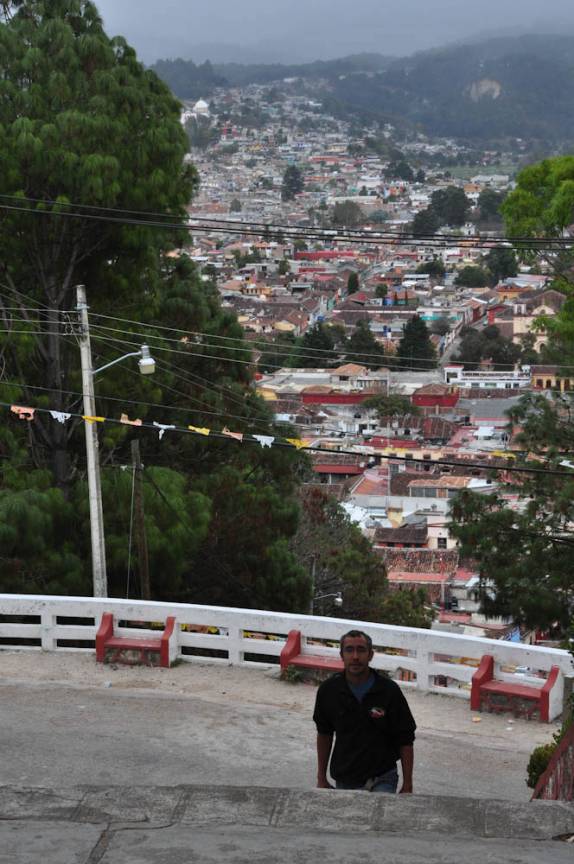 Subindo o morro para chegar à igreja San Cristobal, em San Cristobal de Las Casas, no sul do México